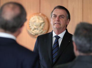 Bolsonaro entrega ao Congresso projeto que dobra pontuação e validade da CNH