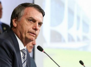 Bolsonaro diz que, sem crédito extra, suspenderá benefícios neste mês