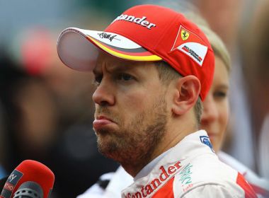 Irritado com punição, Vettel sugere 'queimar livro de regras' da Fórmula 1