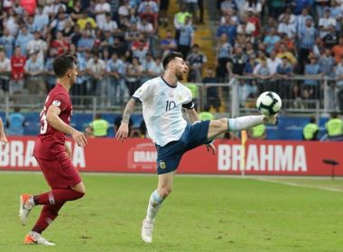 Messi reclama dos gramados da Copa América e diz que 'todos são ruins'