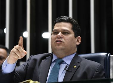 Alcolumbre devolve MP de Bolsonaro e anuncia CPI para apurar fake news nas eleições