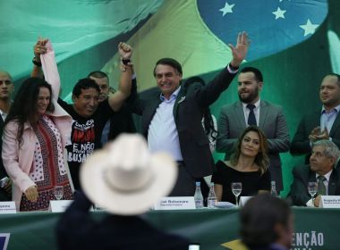 Sem apoio partidário, convenção de Bolsonaro tem críticas ao centrão