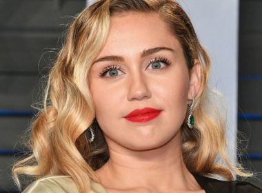 Miley Cyrus relata susto em avião que quase terminou em acidente