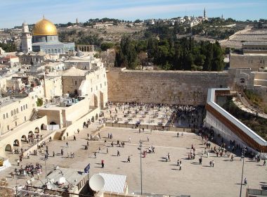 Pedra de 100 kg cai do Muro das LamentaÃ§Ãµes, em JerusalÃ©m