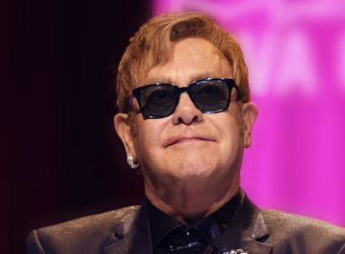 Elton John comemora 29 anos de sobriedade e diz que 'era um homem acabado'