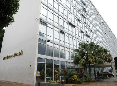 Aposta do MEC, verba arrecadada por universidades federais caiu à metade