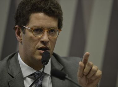 Em sessÃ£o na CÃ¢mara, Salles Ã© chamado de office boy do desmatamento