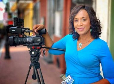 Jornalista norte-americana morre em acidente de avião durante reportagem