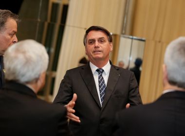 Bolsonaro nega recuo e diz que data de indicação depende de Eduardo