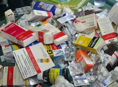 Remédios não podem ser jogados no lixo comum; aprenda a descartá-los