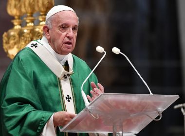 Fogo na Amazônia foi ateado por interesses que destroem, diz papa