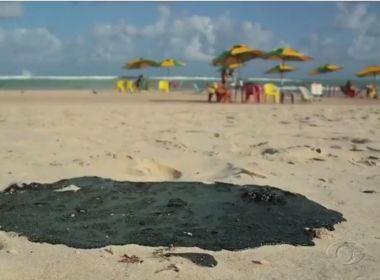 Óleo que atinge o Nordeste pode ser da Venezuela, apontam análises da Petrobras