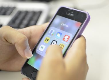 Mesmo sem horÃ¡rio de verÃ£o, celulares adiantam uma hora automaticamente