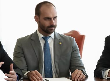 Assessora de Eduardo Bolsonaro atuou em central de ataques apócrifos em SP
