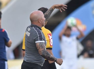 Sampaoli defende democracia e diz não poder proibir presença de Bolsonaro