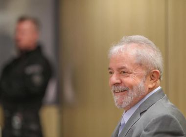 Lula prega polarização e diz que não dá para ficar no meio do caminho