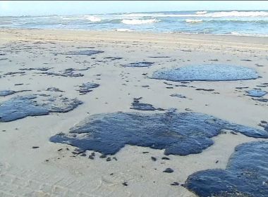 Estudo do Inpe indica que óleo que atinge litoral brasileiro veio do mar da África