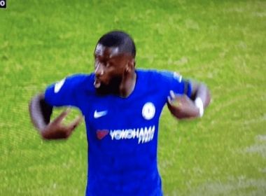 Rüdiger, do Chelsea, é vítima de racismo em clássico com Tottenham