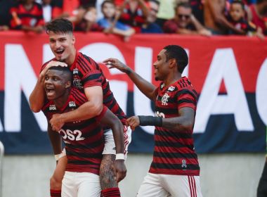 Zagueiro do Flamengo chama colega de time de macaco em vídeo