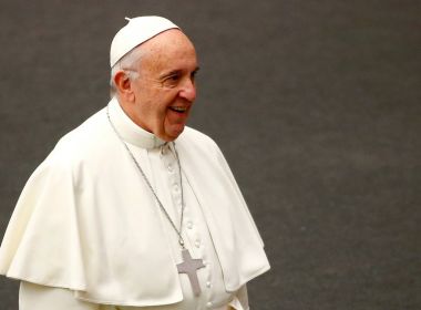 Papa Francisco promete ajudar a Argentina na crise da dívida, diz Fernández