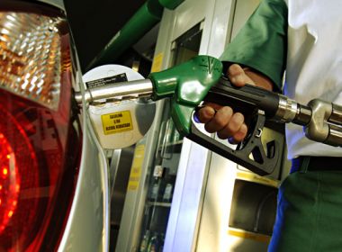 Petrobras eleva preço da gasolina em 3% depois de quatro cortes