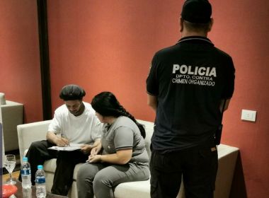 Ronaldinho tinha dono de cassino e empresária como anfitriões no Paraguai
