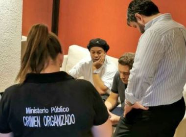 Ronaldinho não sabe que cometeu um delito, ele é tonto, diz advogado