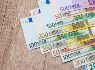 União Europeia anuncia fundo de 100 bilhões de euros para evitar desemprego