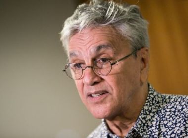 Caetano diz que é horrível sapato que ganhou de Preta Gil