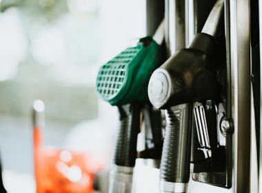 Preço da gasolina permanece em queda nos postos, diz ANP