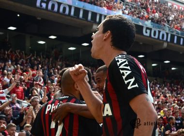 Atlético-PR vence e impede Flamengo de retomar a liderança do Brasileiro