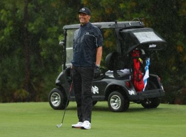 Tom Brady rasga calça durante partida de golfe e arrecada R$ 550 mil em única tacada