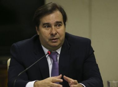 Maia afirma que programa de transferência de renda de Bolsonaro é 'mais do mesmo'