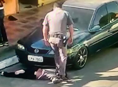 Policial pisa no pescoço de mulher negra e arrasta a vítima na zona sul de SP