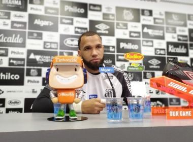 Justiça nega urgência e marca audiência entre Everson e Santos para agosto