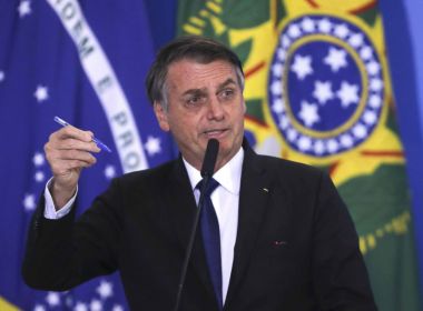 Bolsonaro veta projeto que previa pagamento de duas cotas por vez do auxílio emergencial