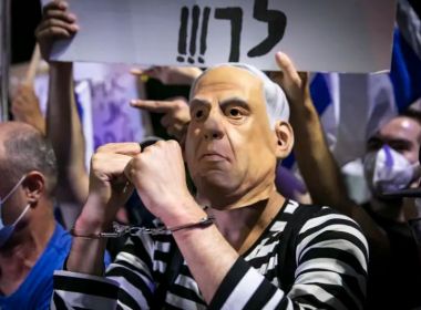 Em novo ato contra governo, milhares protestam ao redor da casa de Netanyahu