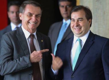 Bolsonaro discute pacote econômico com Maia, mas não anuncia valor