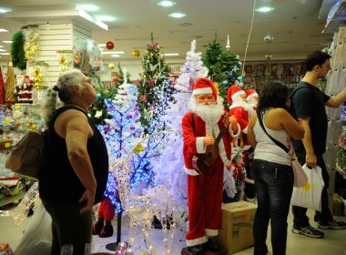 Comércio vê Natal fraco com auxílio menor e sem 13º de aposentados