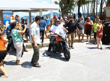 Em SP, Bolsonaro anda de moto e diz que 'muita gente boa passou pelo governo do PT'