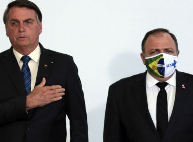 Pressionada por Bolsonaro, Saúde nega acordo com Doria para compra de vacinas chinesas