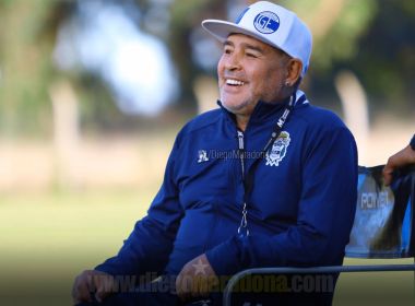 Maradona passa por cirurgia com sucesso após descobrir hematoma na cabeça