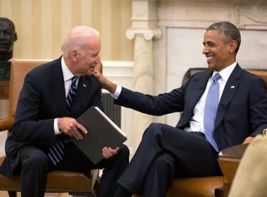 Obama diz que vitória histórica levará Biden a enfrentar democracia em risco