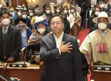 Arce toma possa na Bolívia com crítica à antecessora e chamado a reconciliação