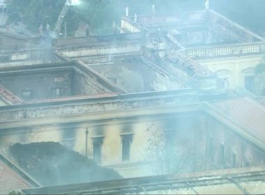 Incêndio de grandes proporções atinge Museu Nacional no Rio de Janeiro