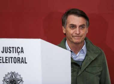 Bolsonaro vê aliados naufragarem, filho com menos votos e Wal do Açaí não eleita