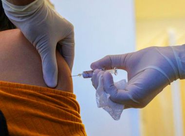 Vacina contra Covid não deve ser oferecida para toda a população, diz Ministério da Saúde