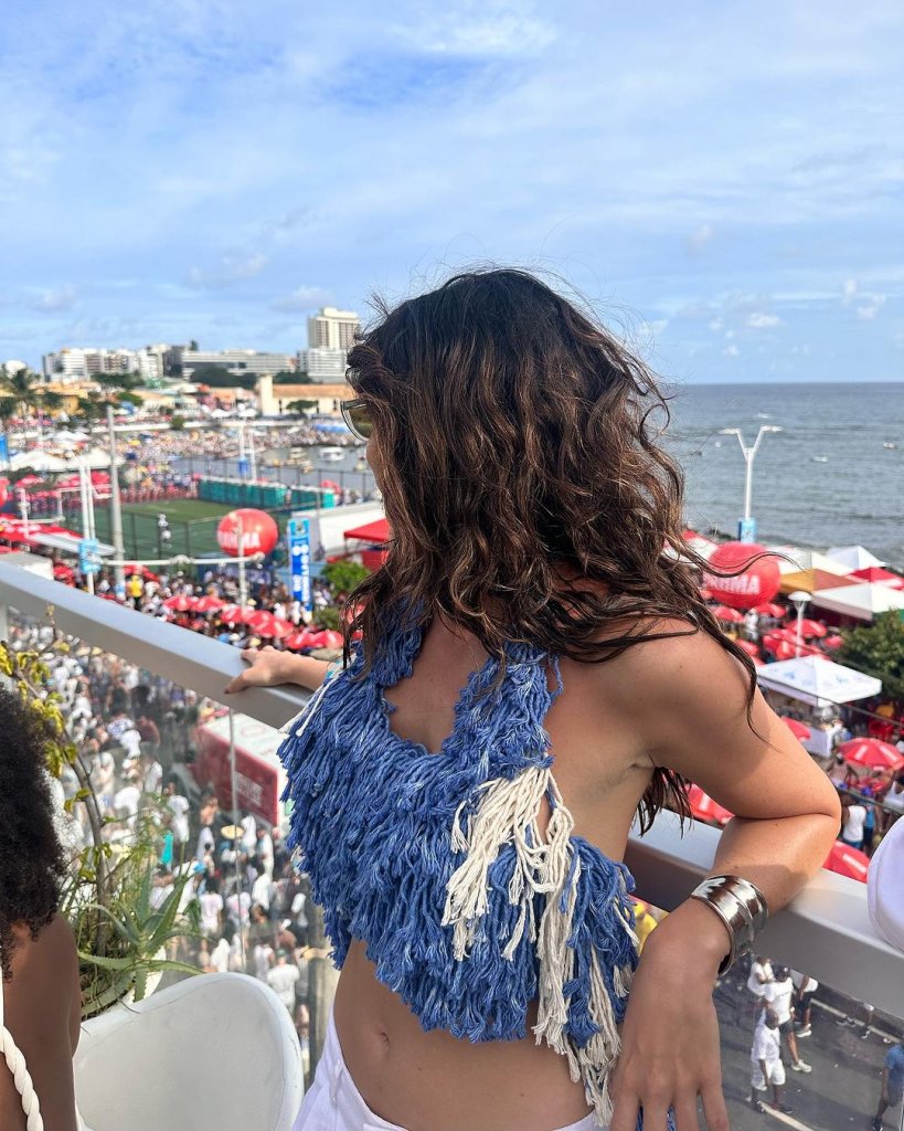 Camila Coutinho celebrando o Dia de Iemanjá