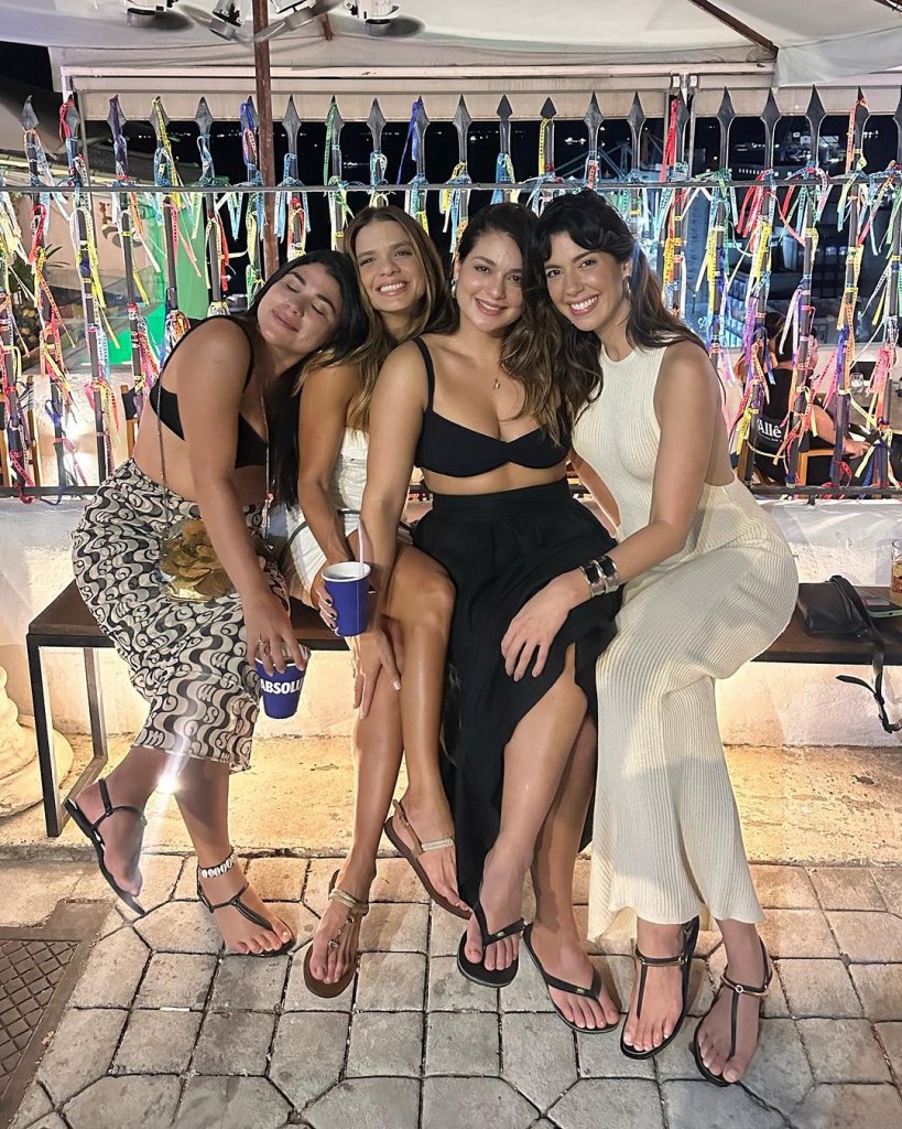 Camila-Coutinho-em-Salvador-com-amigas