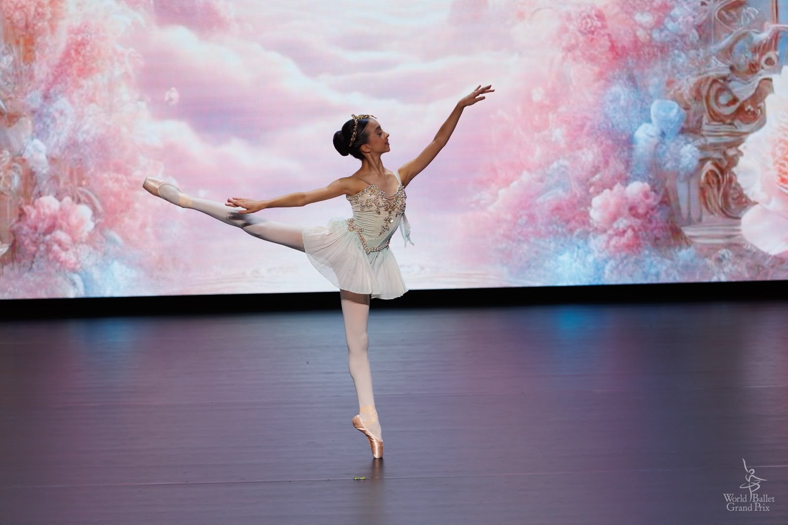 Bailarina baiana conquista 1o lugar no Festival da Sapatilha em Joinville e vaga na Escola do Teatro Bolshoi; conheça Maria Clara Cerqueira